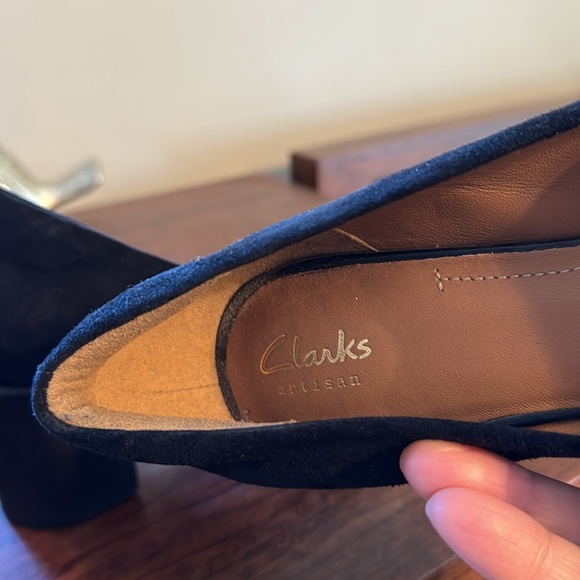 Clarks black leather, suede, and patent pumps in terrific condition! - Picture 4 of 9